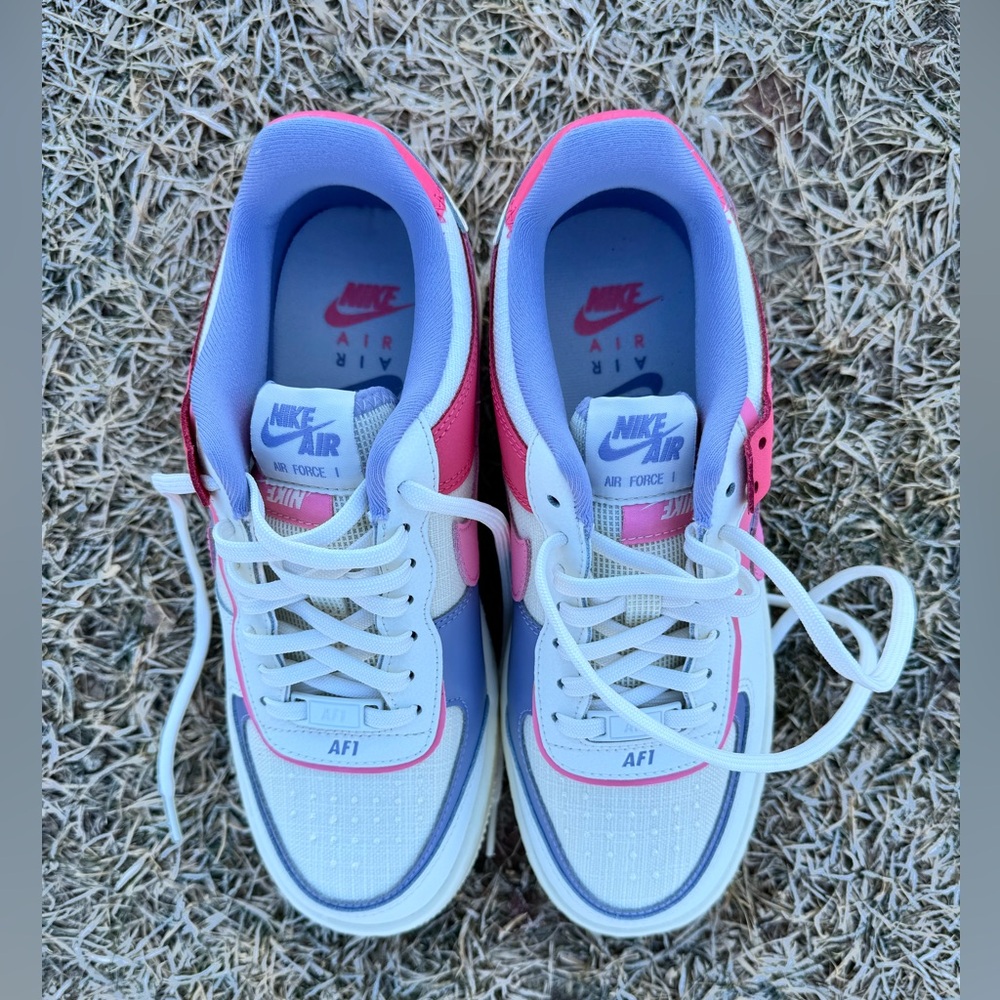 BRAND NEW NIKE LADIES SNEAKERS